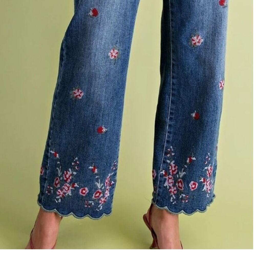 Easel Sage Label Floral Embroidered Scallop Hem Jeans L NWT – Floral Romantic